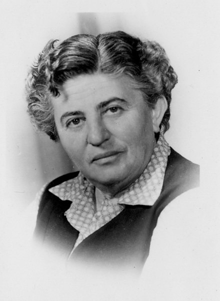 Portrait of Dr. Pua Menchel