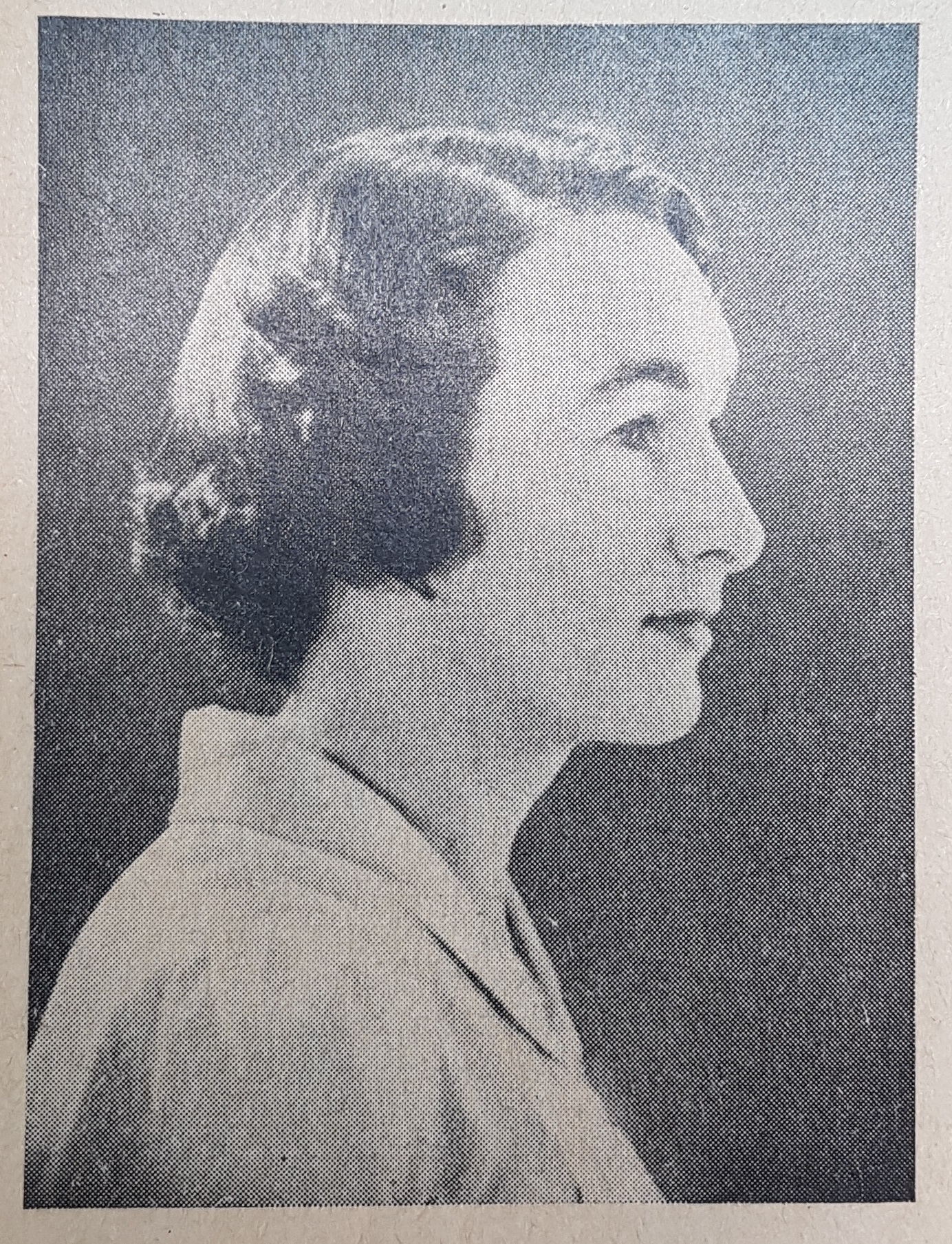 portrait of  Rae Cornes, presenter of Listener's Bookshelf